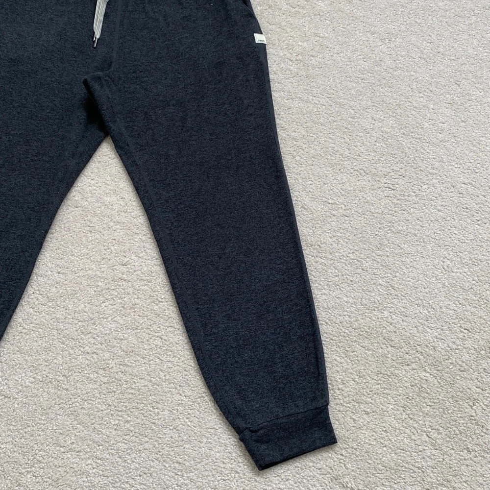 Vuori Women’s Dark Gray Jogger Sweatpants with Contrast Drawstring - Picture 4 of 13